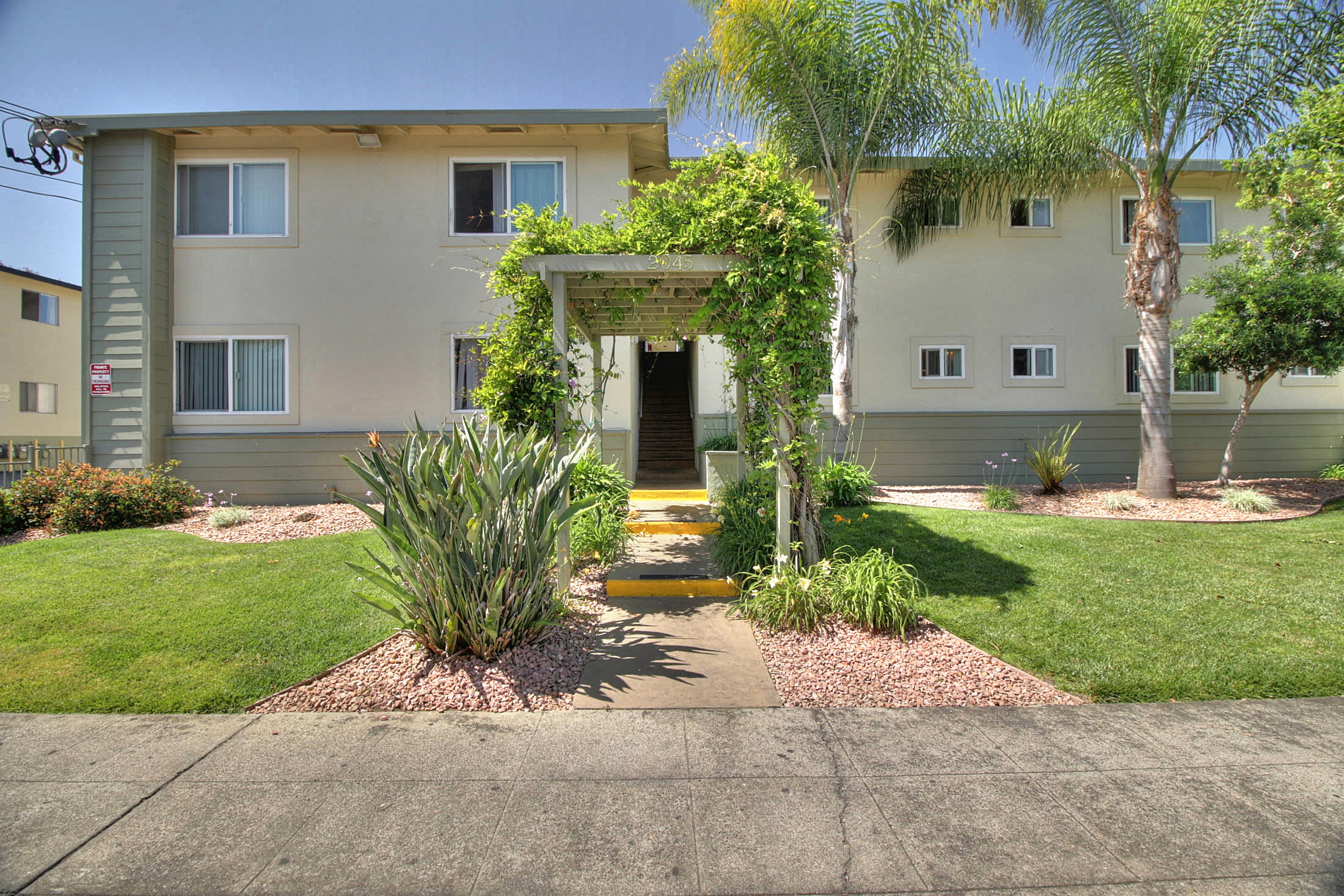 2045 Winfield photo 4